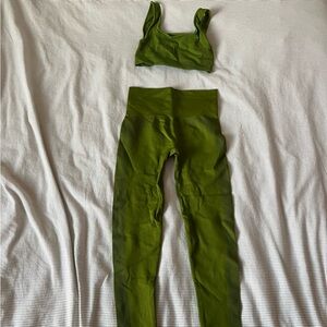 SET Active Olive Leggings and Top Set